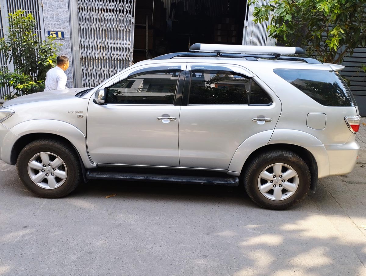 Giá nóc xe Toyota Fortuner mẫu 1 tầng Giá nóc xe Toyota Fortuner mẫu 1 tầng